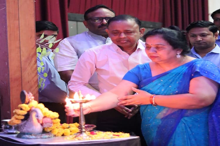 Ceremonial lamp lighting at the Parent Connect Program 2026
