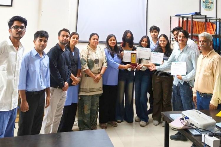 Second position winning team of Quiz-O-Pedia 2026 organized by NDLI Club, Career Point University Kota