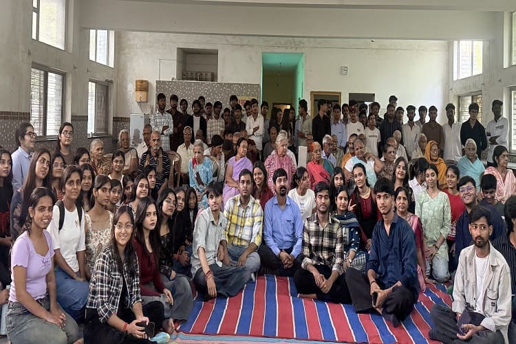 NSS volunteers, faculty and staff of Career Point University at community outreach programme, Kota